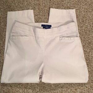 Like New Apt. 9 cropped white stretchy pants size 10 P regular